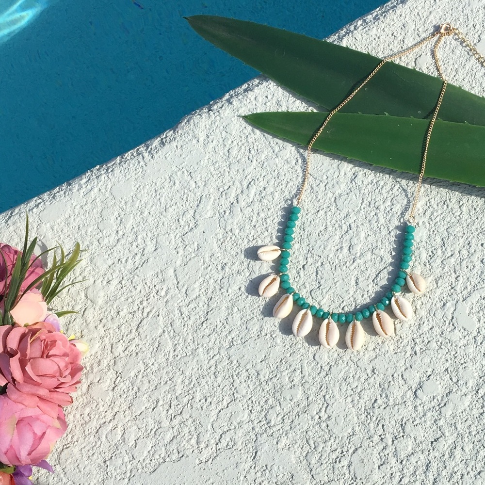 🌸 Boho shell and turquoise bead necklace - Picture 4 of 5